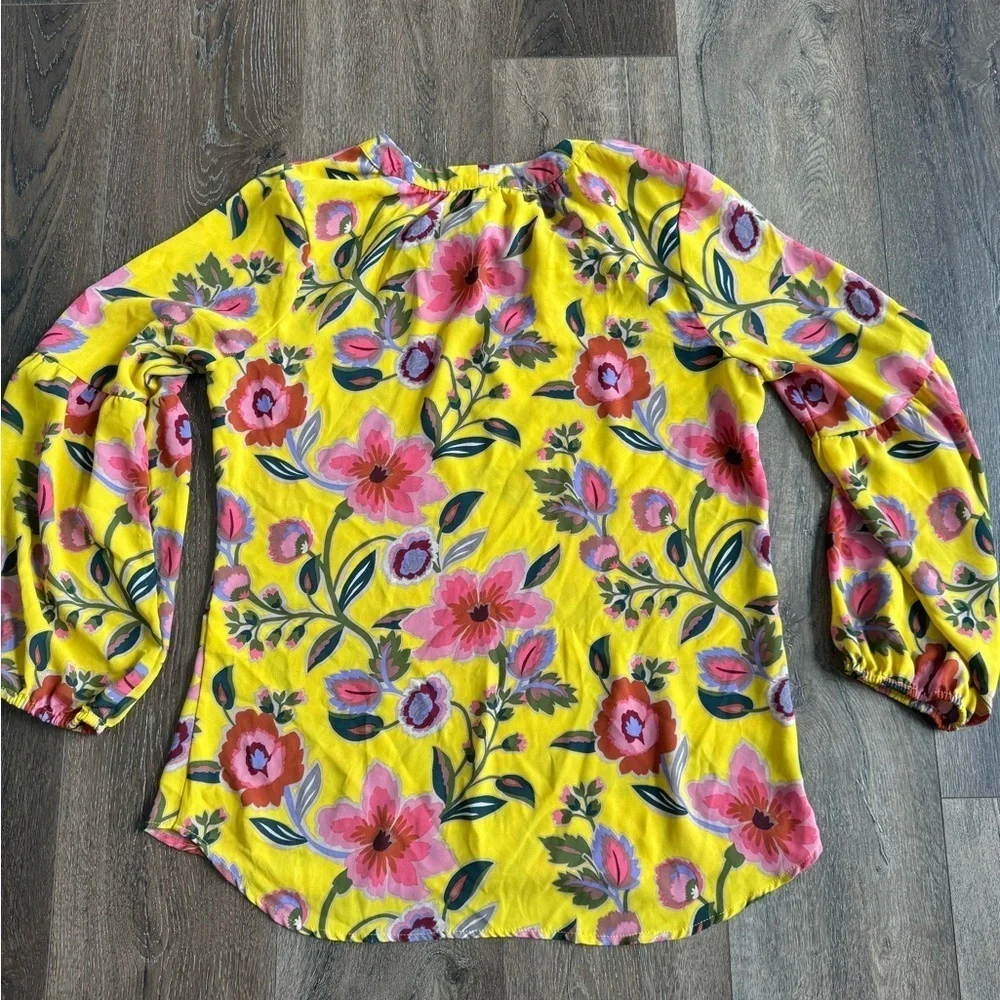Black Rainn Bright floral blouse Women’s size medium